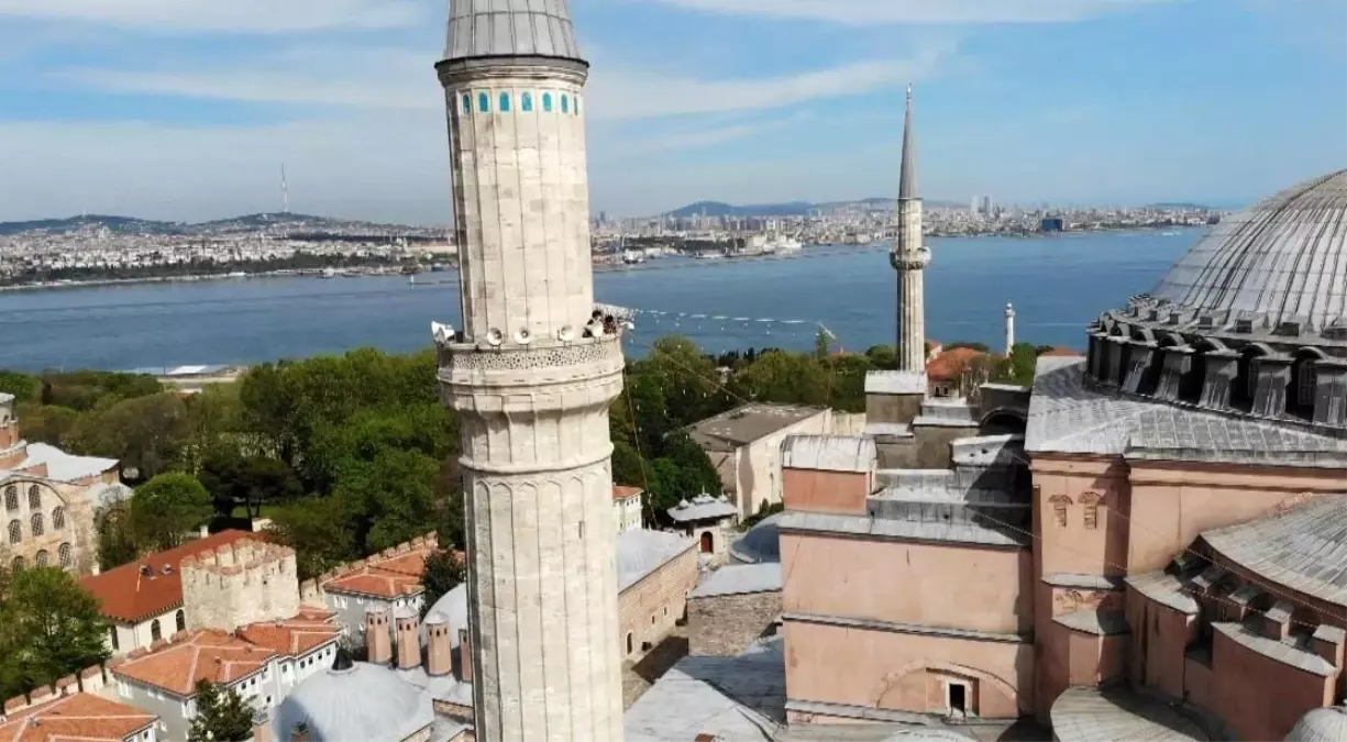 Ayasofya Camii, Kadir Gecesi\'nde mahya ile buluştu