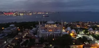 AYASOFYA CAMİİ'NDE KADİR GECESİ'NDE 'LA İLAHE İLLALLAH' MAHYASI YAKILDI- Havadan görüntülerle