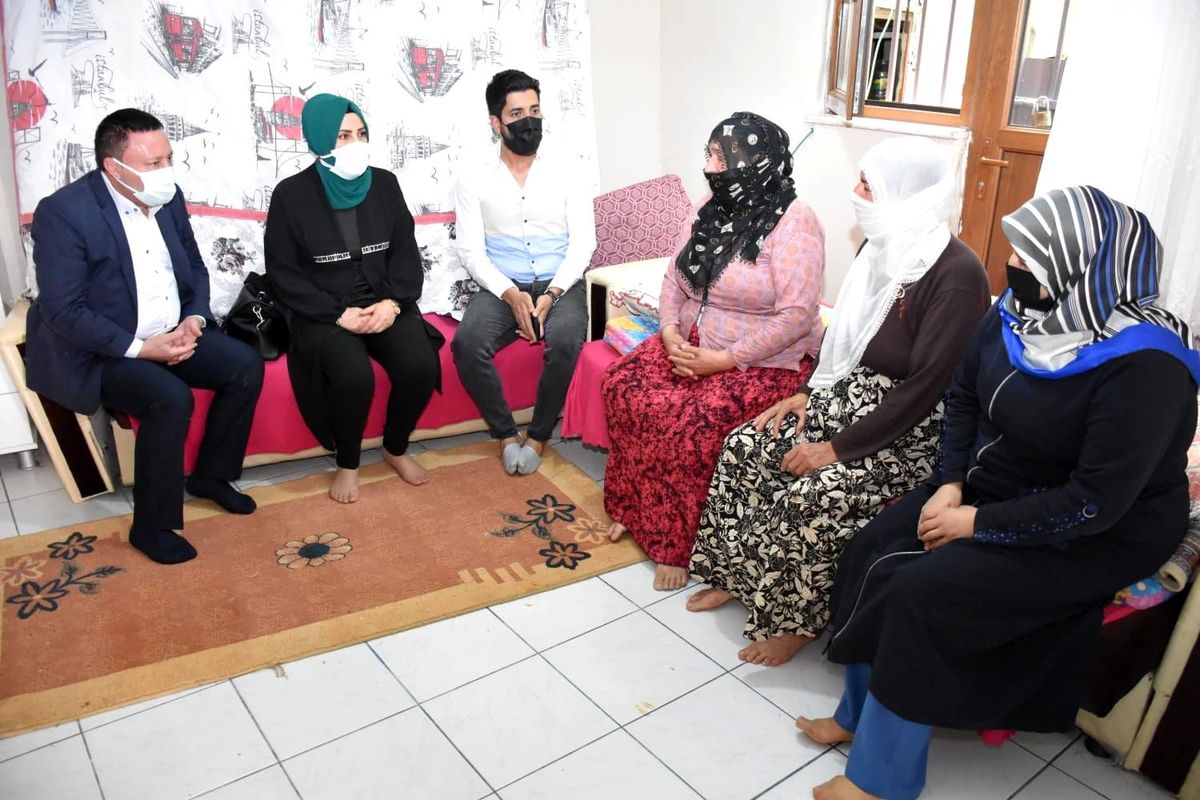 Başkan Beyoğlu tam kapanmada da ev ziyaretlerini sürdürdü