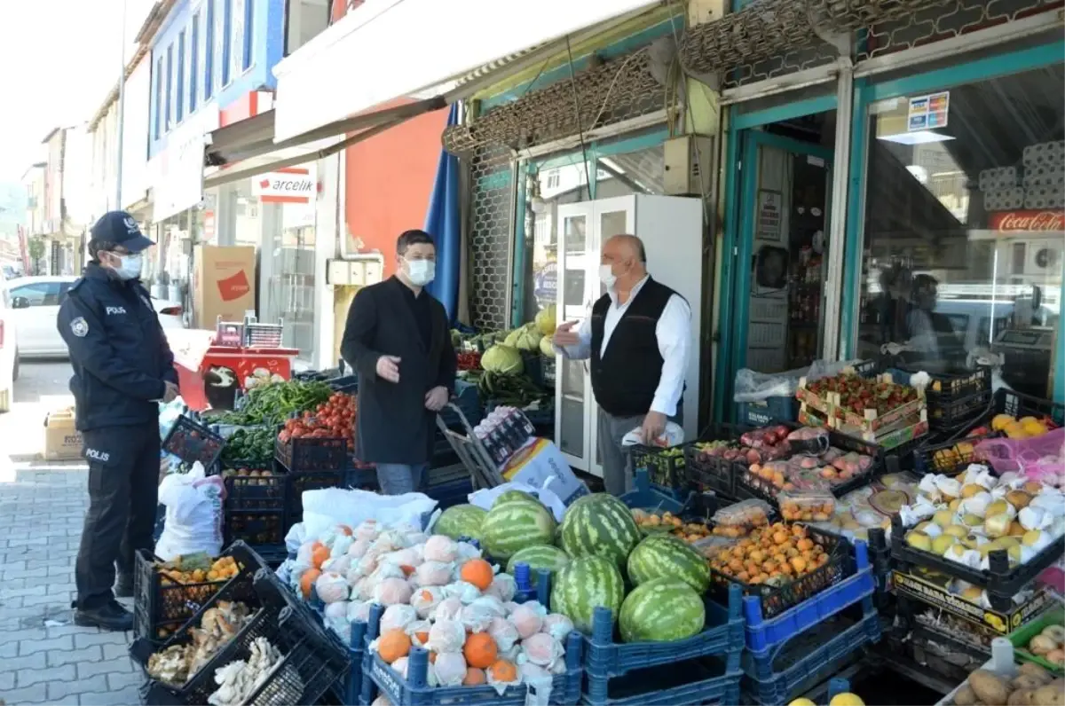 Çelikhan Kaymakamı Uçar, esnafla bayramlaştı