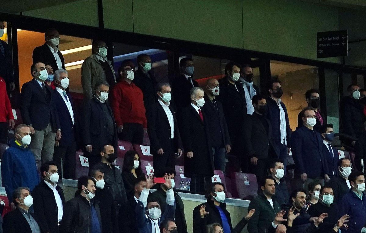 Derbide başkanlar yan yana