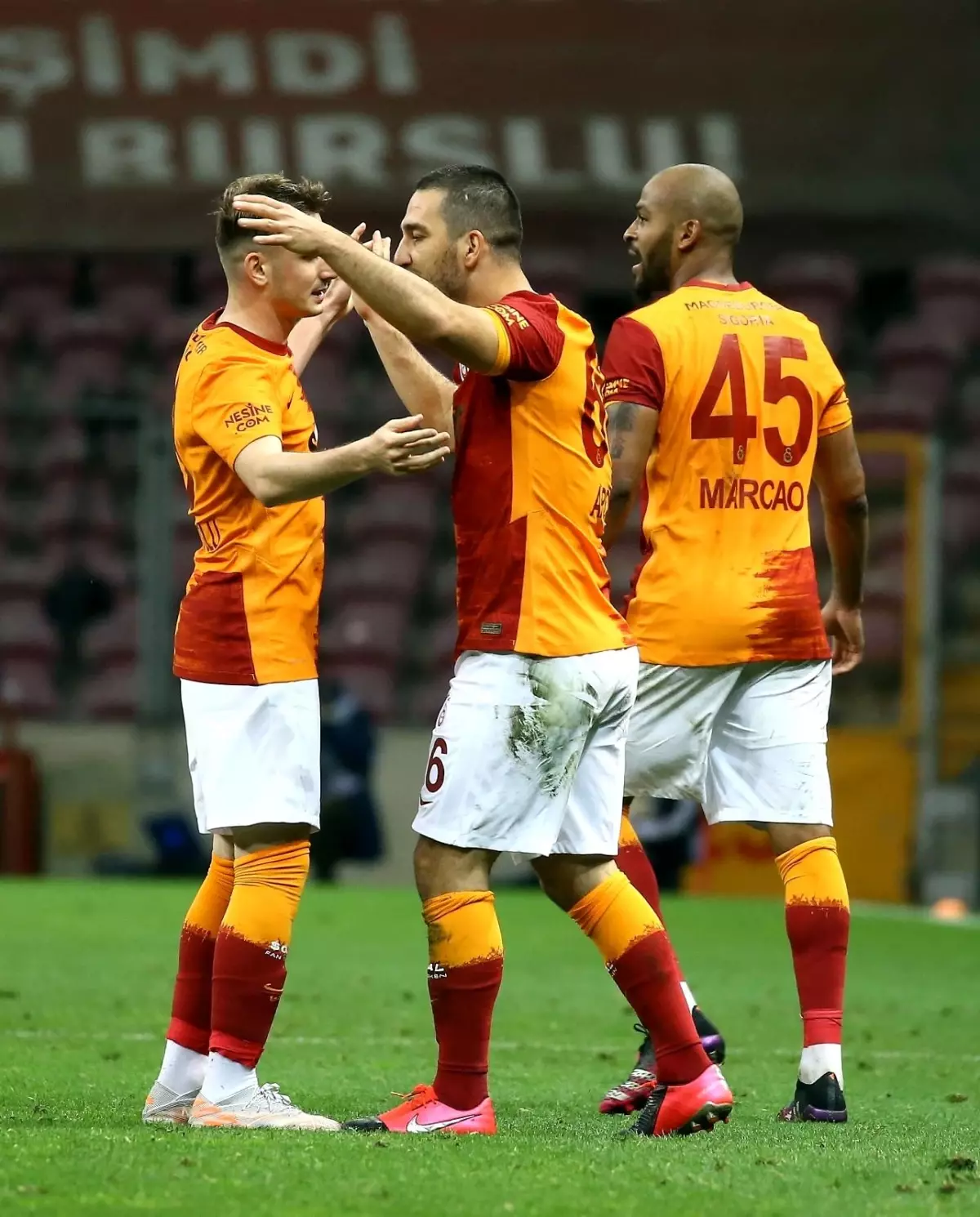 Son dakika! Galatasaray bu sezon ikinci derbisini kazandı