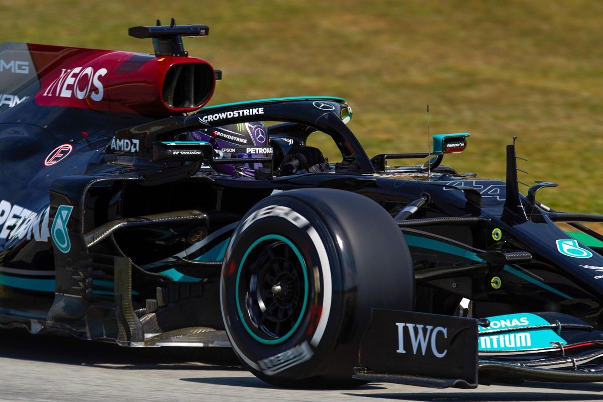Hamilton 100. kez pole pozisyonunda
