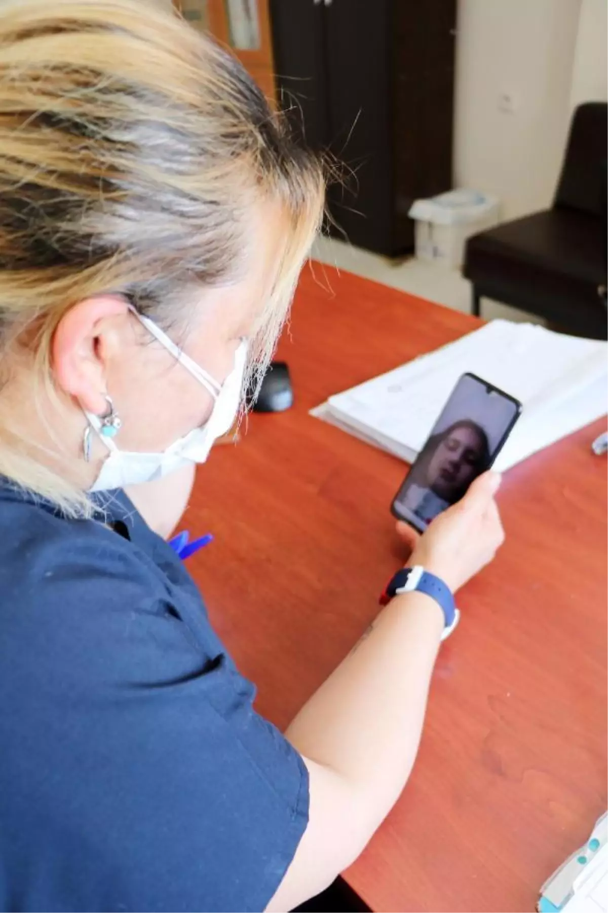 HEMŞİRE ANNE İLE KIZININ \'ERZURUM-ARTVİN\' HASRET HATTI