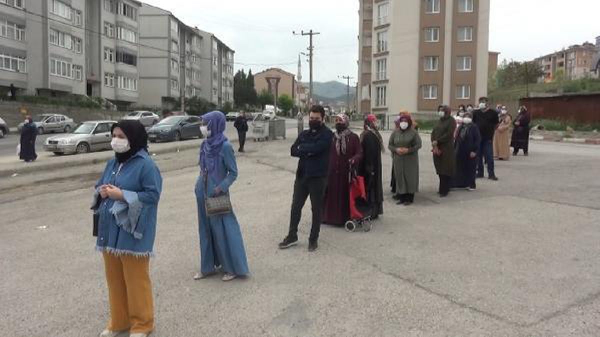Karabük\'te pazar kuyruğu
