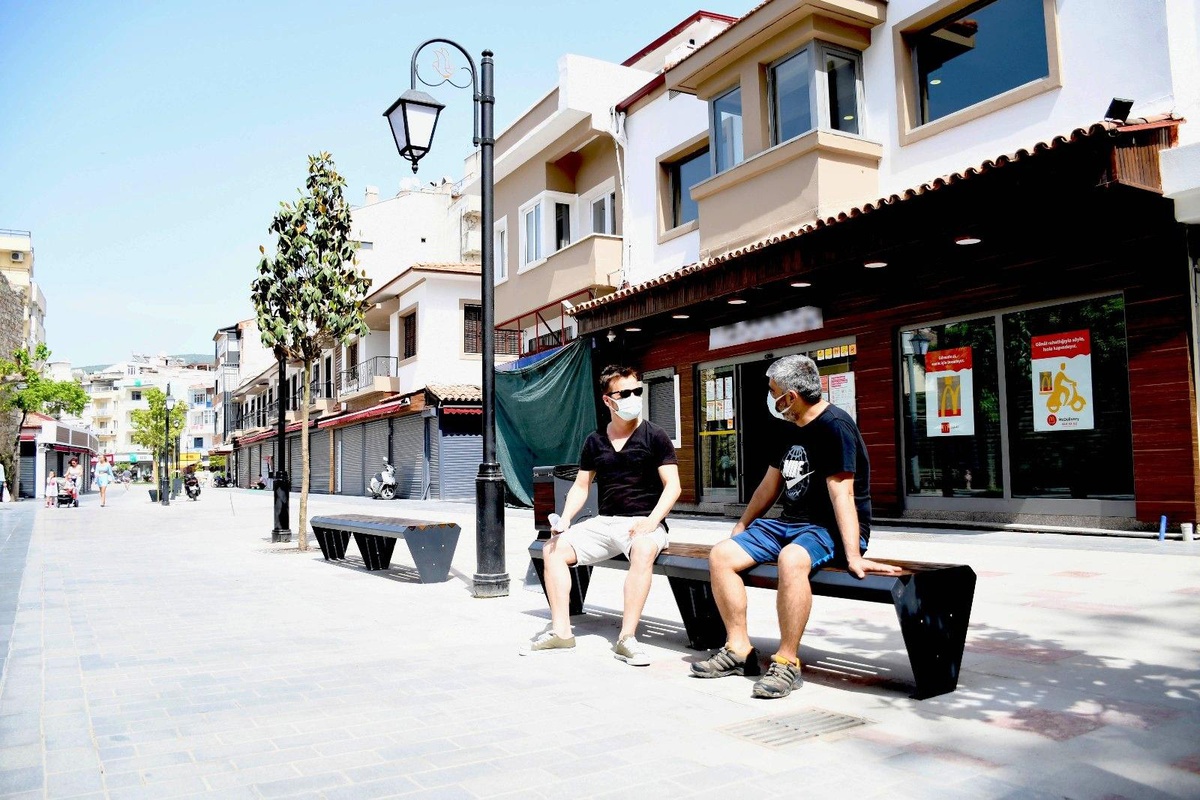 Kuşadası\'nın turistik çarşılarına estetik dokunuşlar