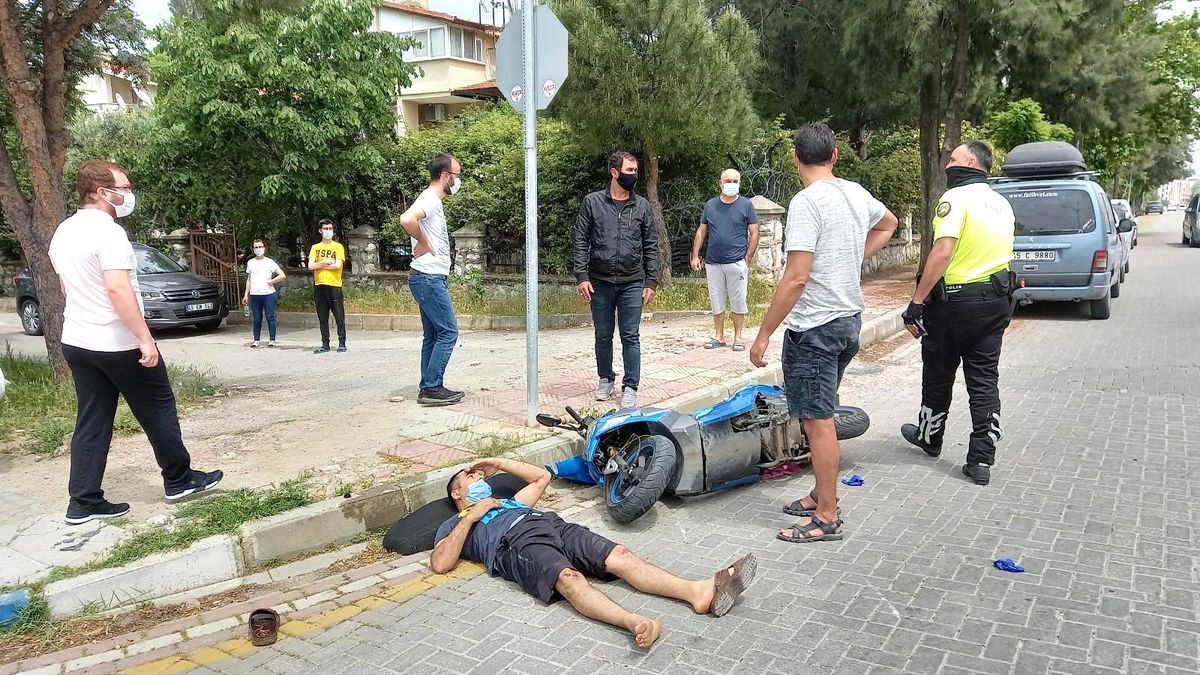Manisa\'da motosiklet ile hafif ticari araç çarpıştı: 1 yaralı