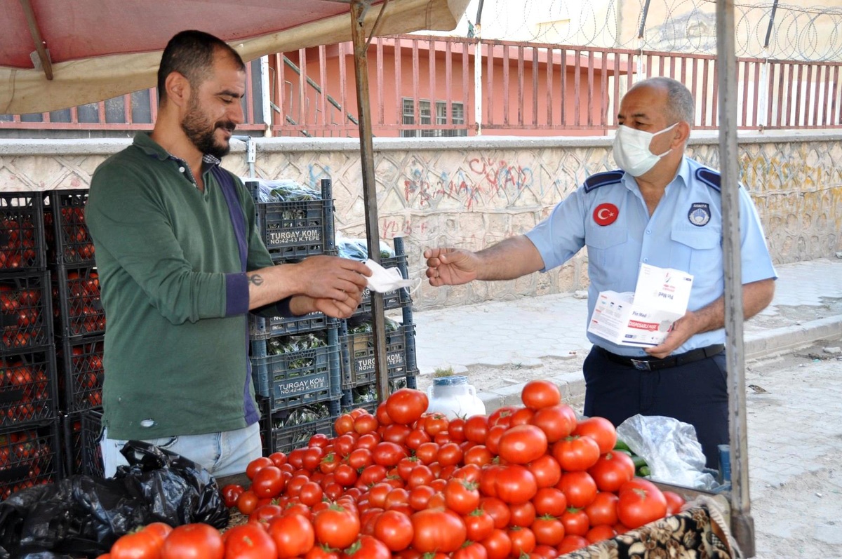 Mardin\'de pazar yerleri açıldı esnaf da vatandaş da sevindi