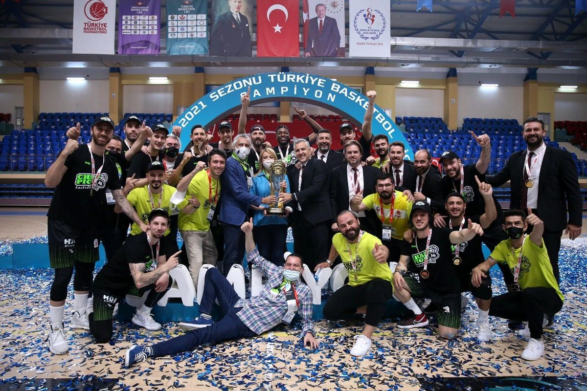 Merkezefendi Belediyesi Denizli Basket şampiyonluk kupasını aldı