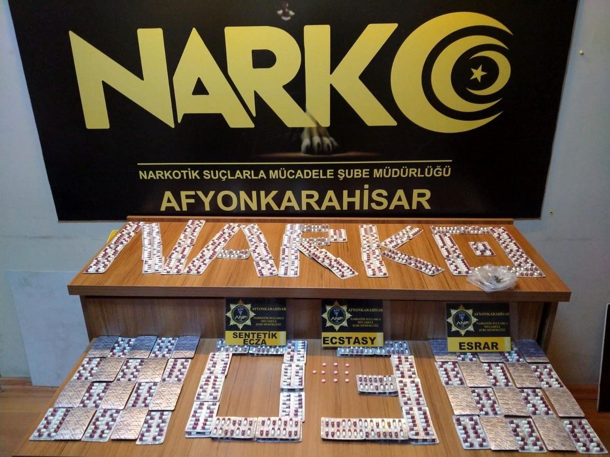 Son dakika! Afyonkarahisar\'da uyuşturucu operasyonunda 11 şüpheli yakalandı