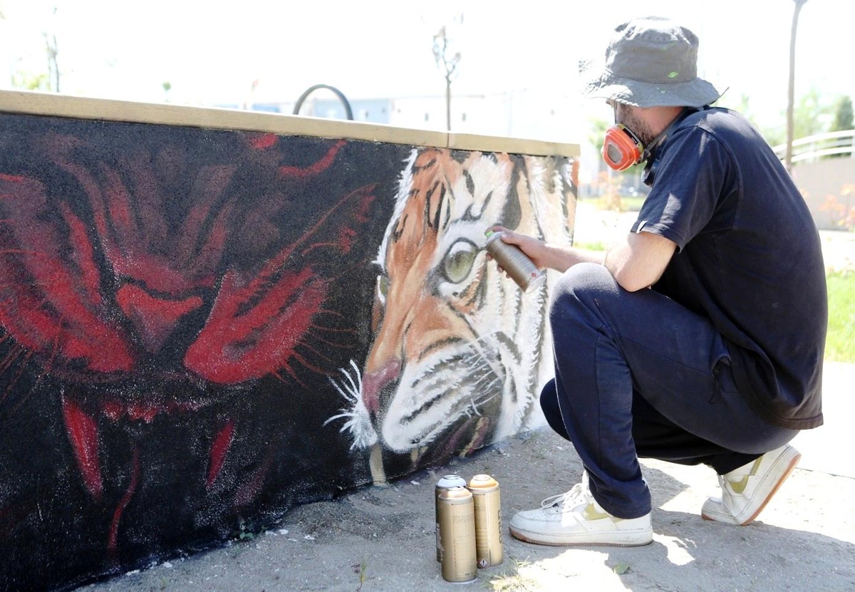 Parklarda grafiti çalışması ilgi çekti
