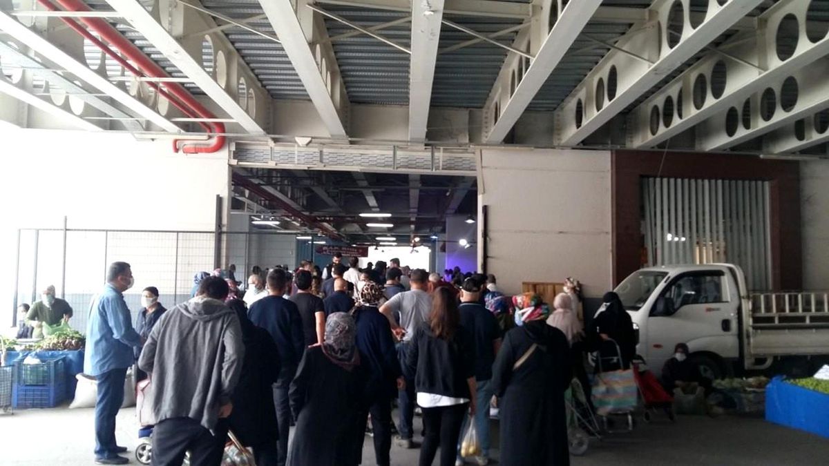 Pazar izdihamı...8 gün sonra kurulan pazarlarda vatandaşlar izdihama sebep oldu