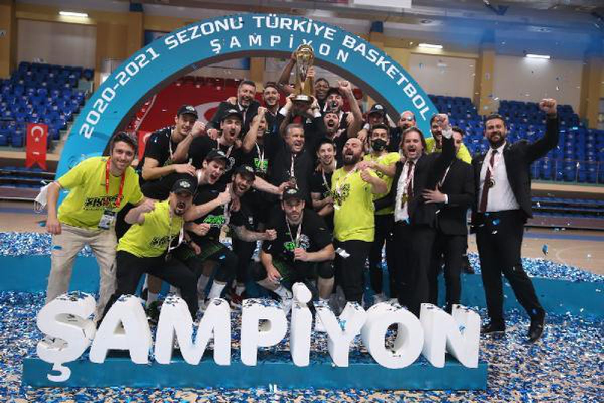 Şampiyon Merkezfendi Belediyesi Denizli Basket kupasına kavuştu