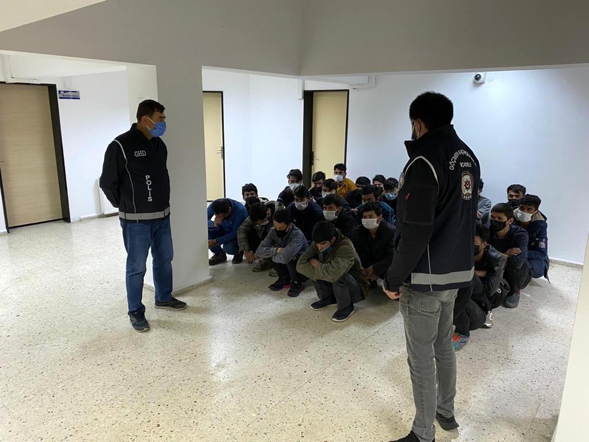 Samsun\'da Afganistan uyruklu 25 düzensiz göçmen yakalandı