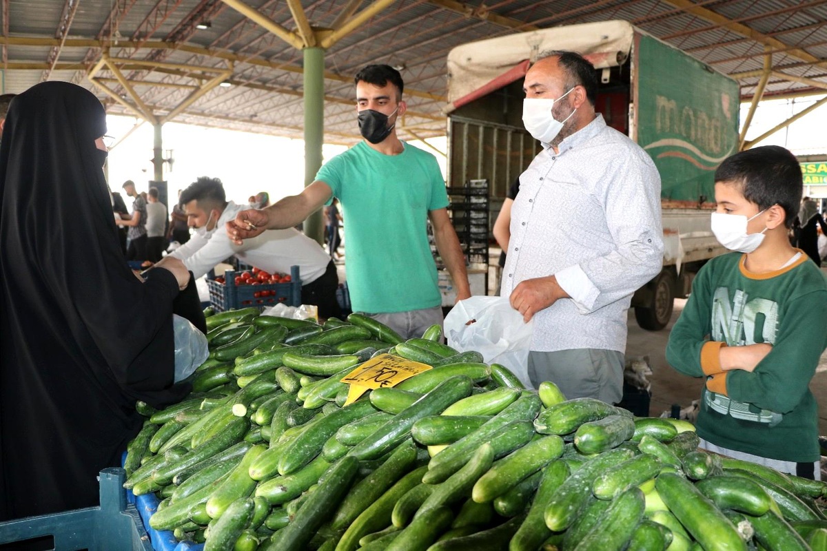 Semt pazarları açıldı, esnafın yüzü güldü