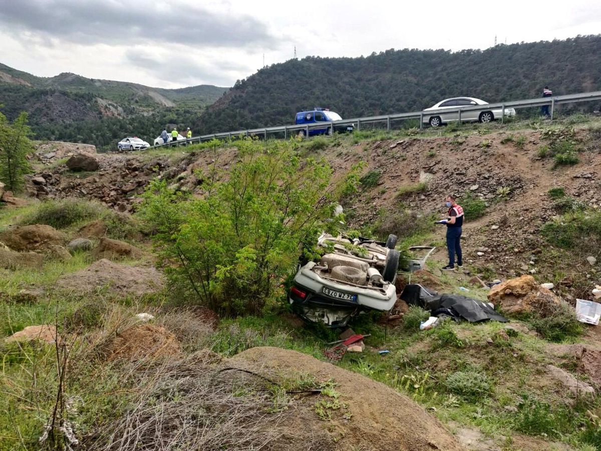 Uçuruma devrilen otomobildeki sürücü öldü