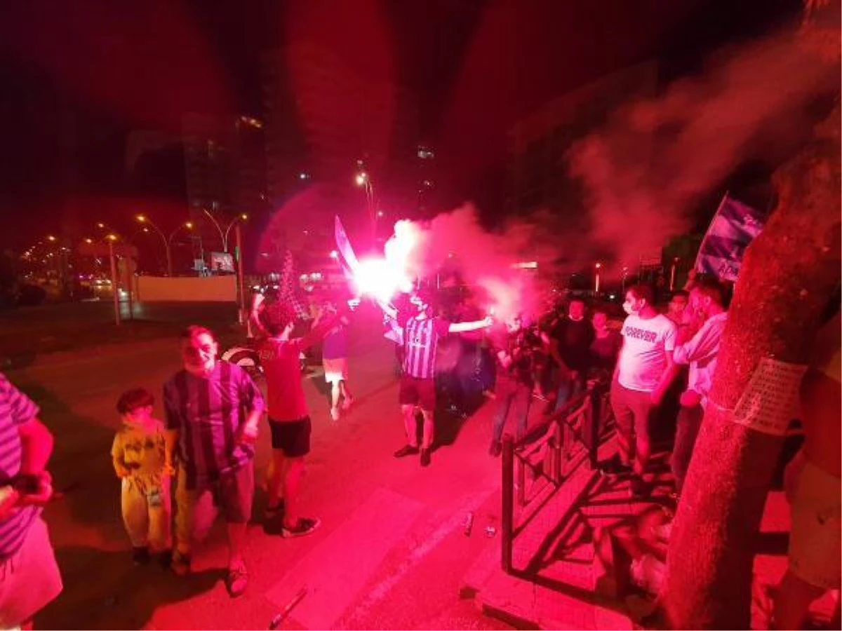 Son dakika haberi | 26 yıl sonra Süper Lig\'e yükselen Adana Demirspor taraftarları, şampiyonluğu kutladı