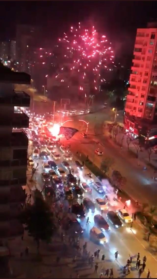 Adana'dan vakaları patlatacak görüntüler! Şampiyonluk kutlamaları korona partisine döndü