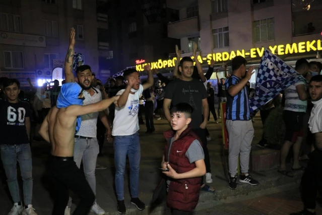 Adana Demirspor'un 26 yıl sonra gelen şampiyonluğu, kentte coşkuyla kutlandı