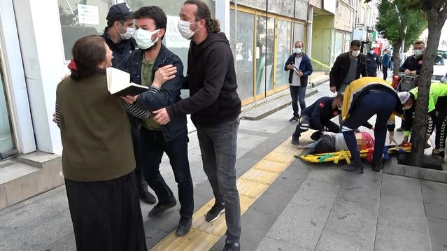 Anne, 3. kattan düşen kızının başında ettiği feryatlarla yürekleri dağladı