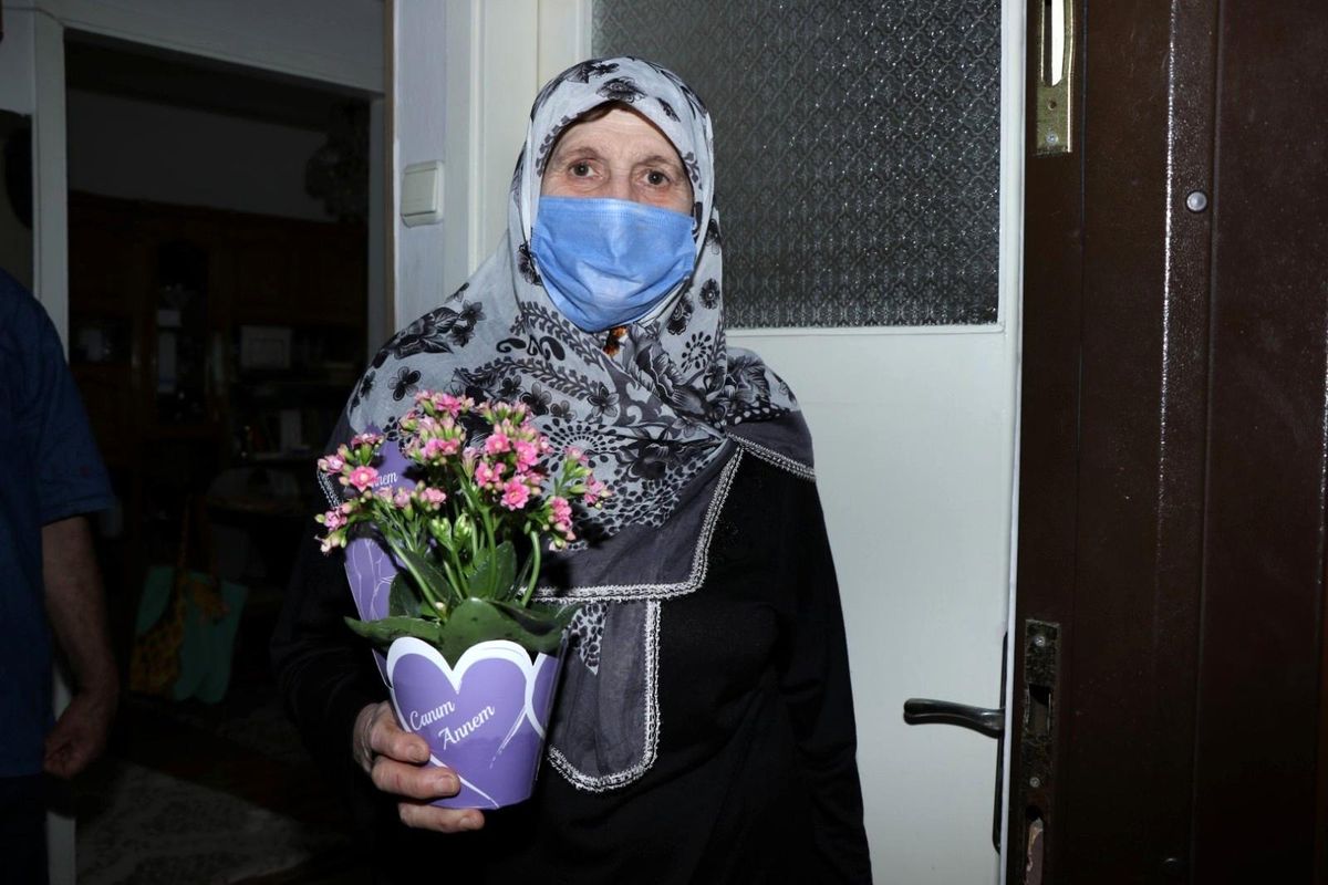 Anneleri mutlu etmek için mesafe tanımadılar