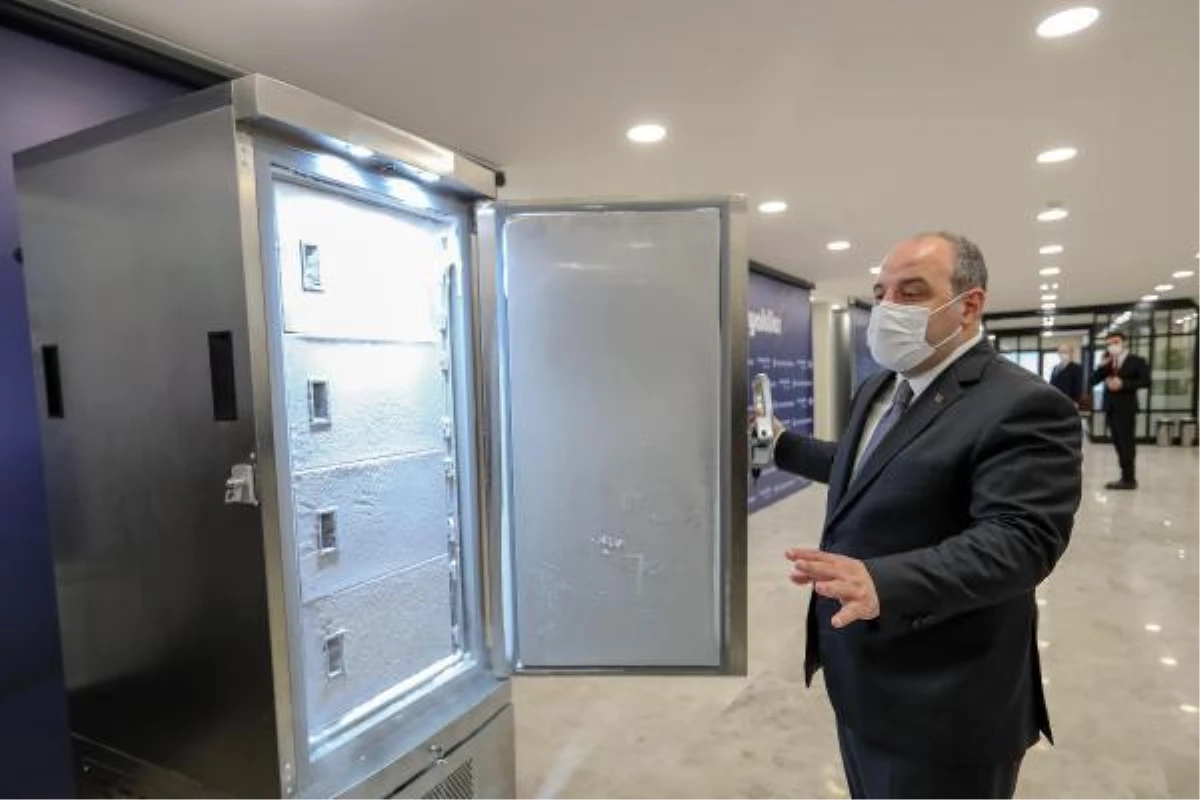 Bakan Varank: "(Öztiryakiler\'in aşı saklama dolabı) Bu buzdolabı, 140 bin dozdan fazla aşıyı saklayabilecek kapasitede bir dolap"