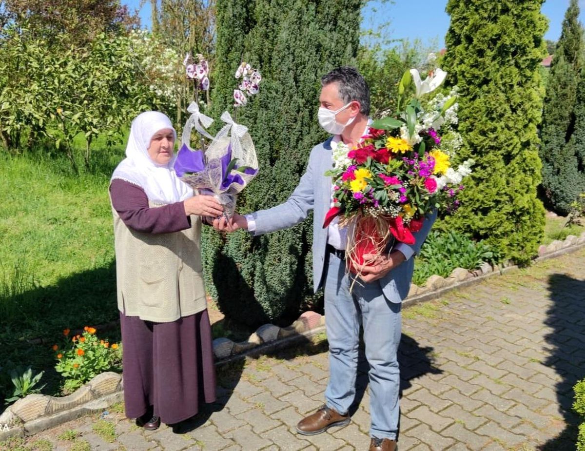 Binlerce kilometrenin engel olamadığı Anneler Günü kutlaması