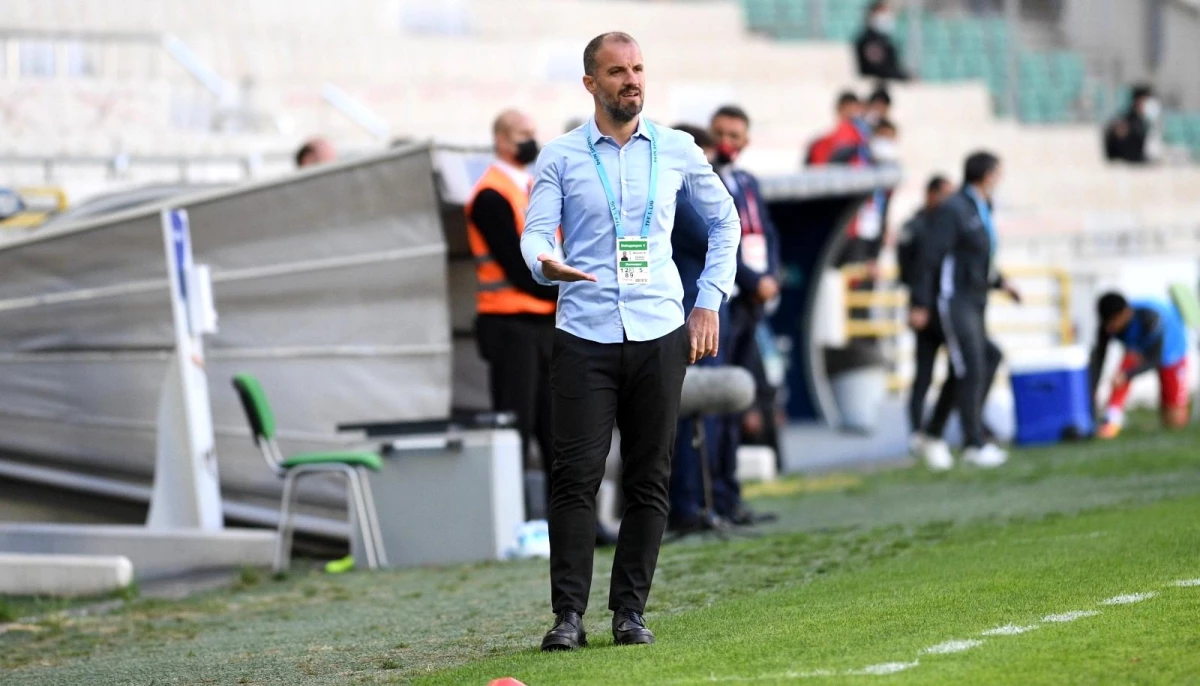 Bursaspor Teknik Direktörü Mustafa Er: "Oyuncularımız Avrupa kulüplerinin radarına girdi"