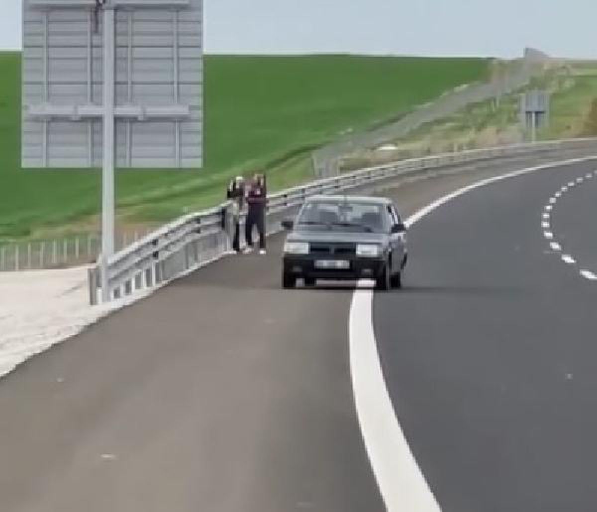 Çocuğunun gözü önünde şiddet uygulayan kocasından şikayetçi olmadı
