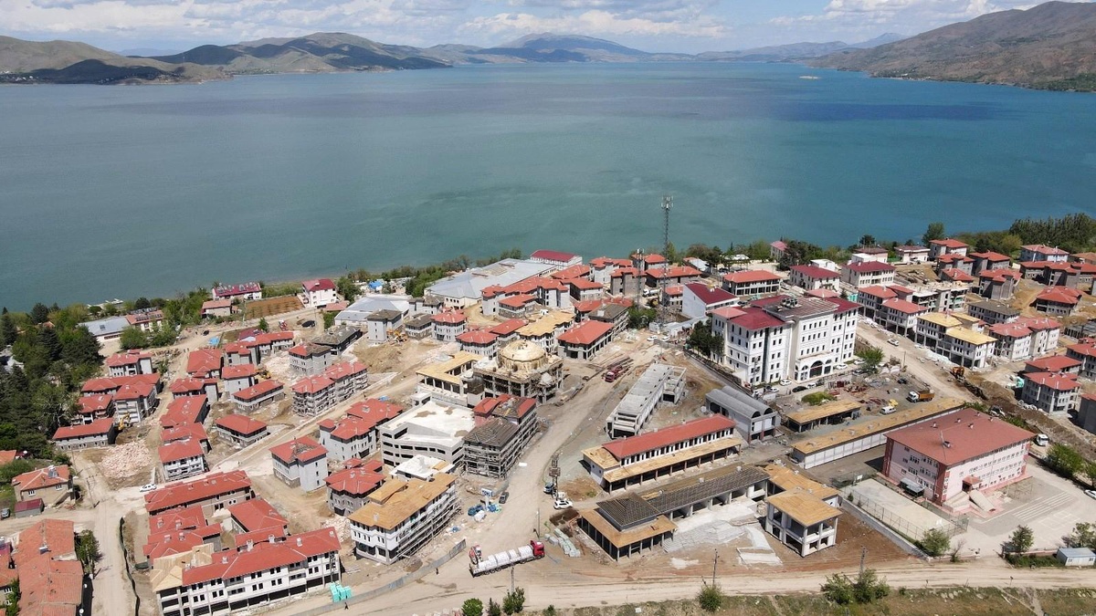 Depremin merkezi Sivrice\'de dönüşüm sürüyor