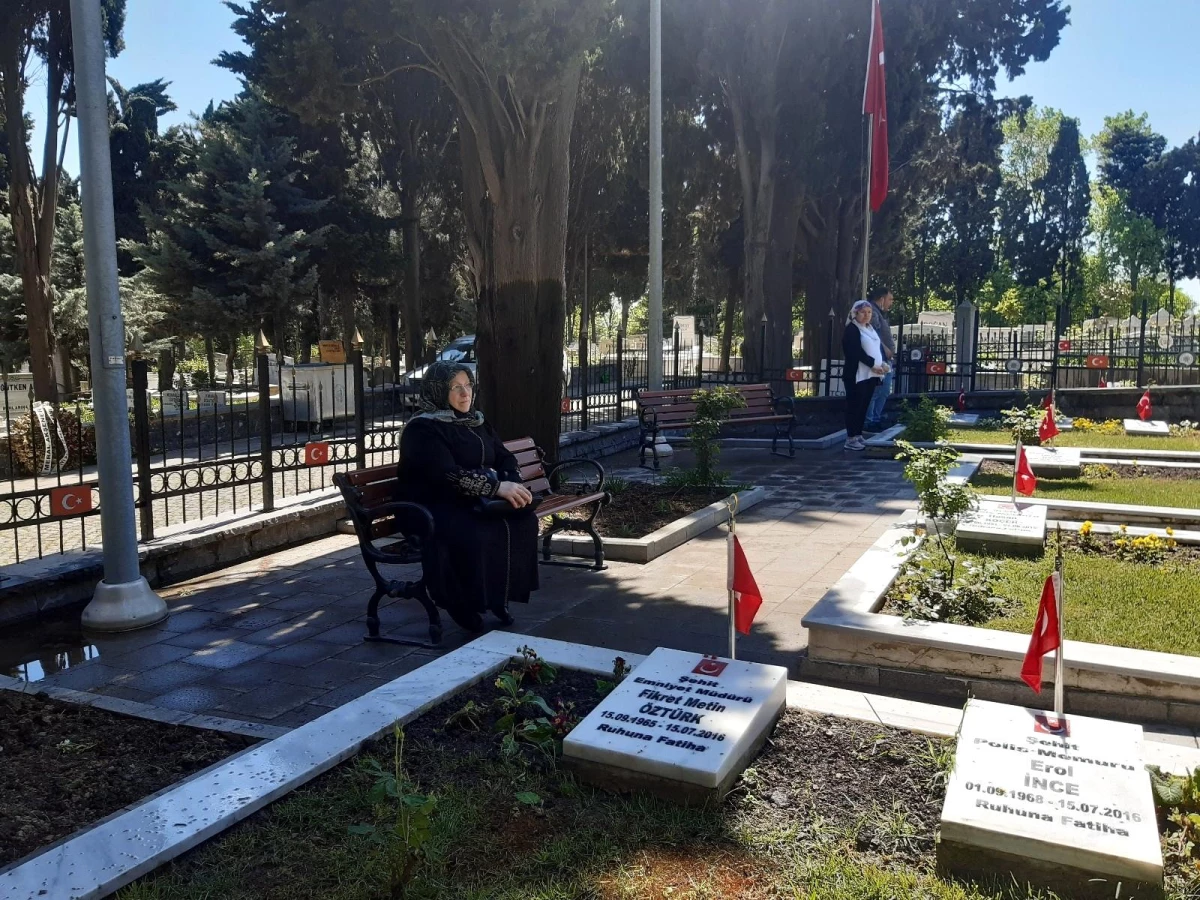 Son dakika: Edirnekapı Şehitliği\'nde hüzünlü Anneler Günü