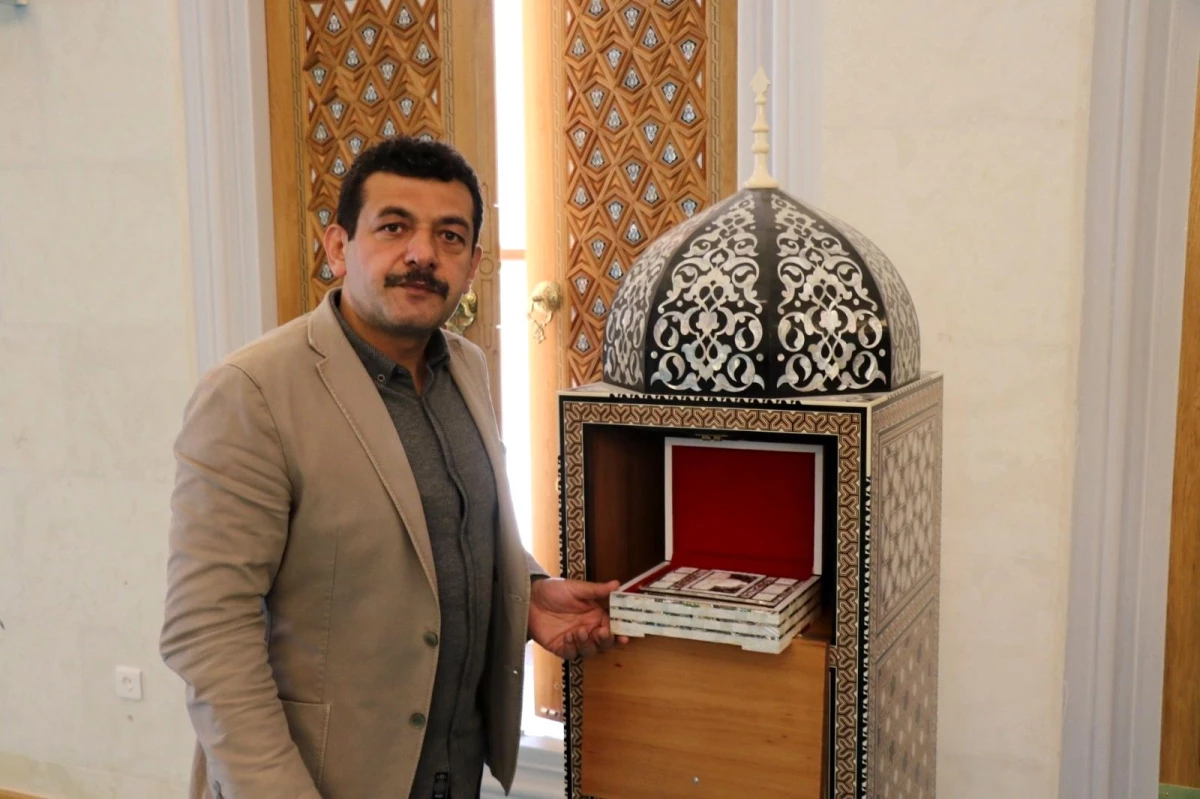 Erdoğan\'ın açılışını yapacağı camiye Mescid-i Aksa figürlü Kur\'an-ı Kerim hediyesi