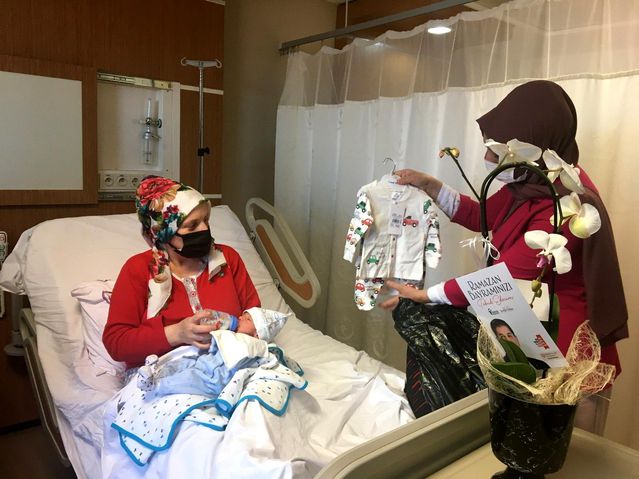 Son dakika haberleri... Hastanede tedavi gören annelere Anneler Günü sürprizi