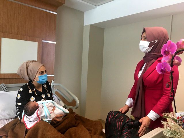 Son dakika haberleri... Hastanede tedavi gören annelere Anneler Günü sürprizi