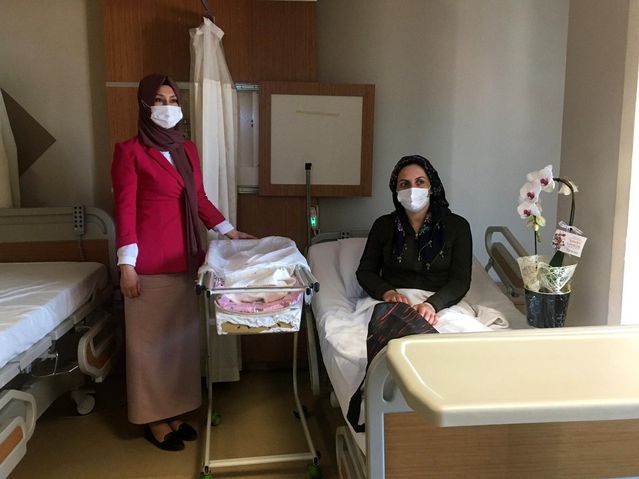 Son dakika haberleri... Hastanede tedavi gören annelere Anneler Günü sürprizi