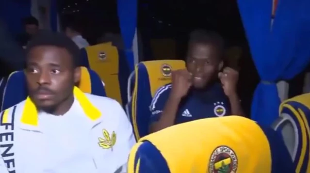 Fenerbahçeli futbolcular takım otobüsünde kendinden geçti! İşte o anlar