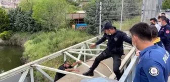 Kağıthane'de intihar teşebbüsünde bulunan şahsı polis ikna etti