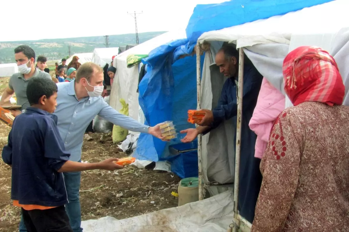 Kaymakam Mutlu, irmik helvası dağıttı