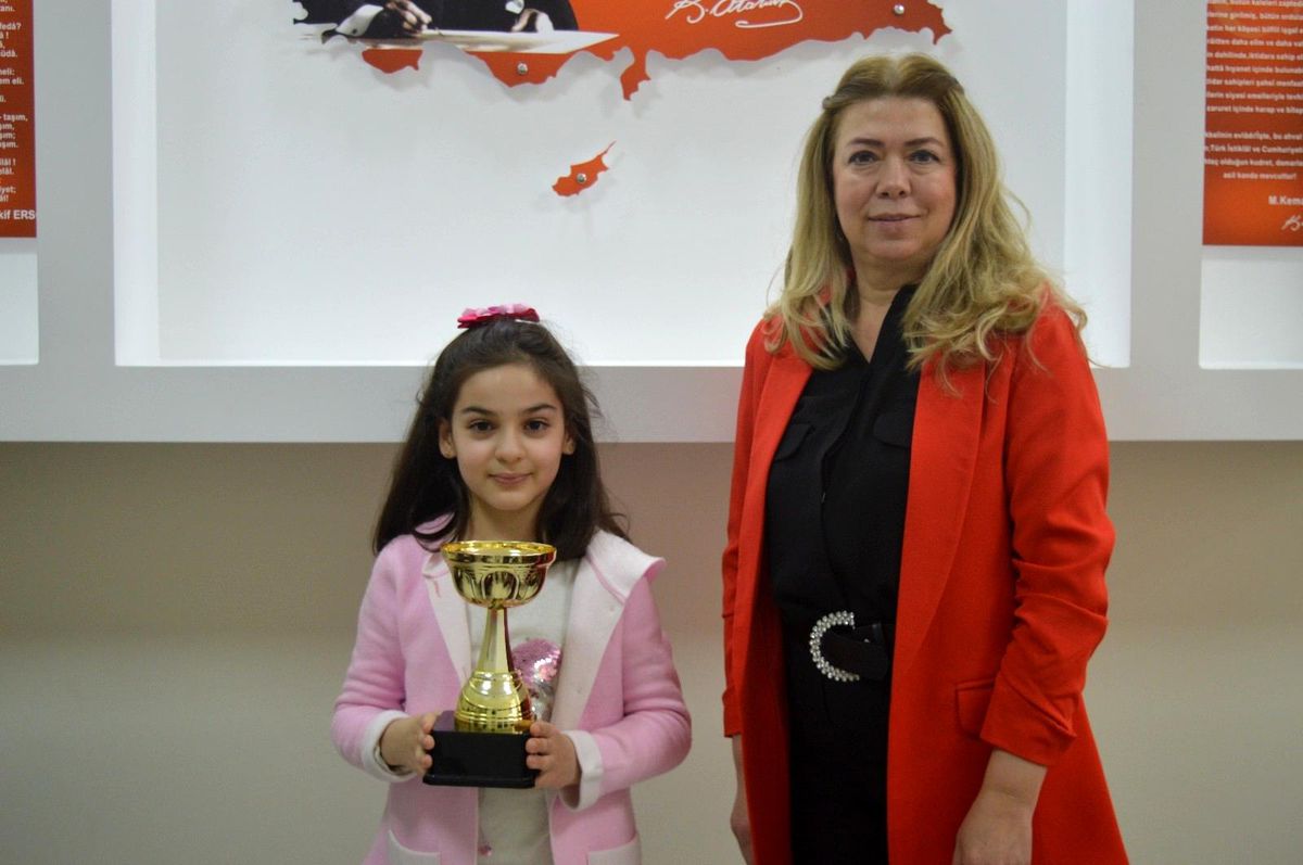 Matematikte 4 dünya birinciliği Elif Zeynep\'ten