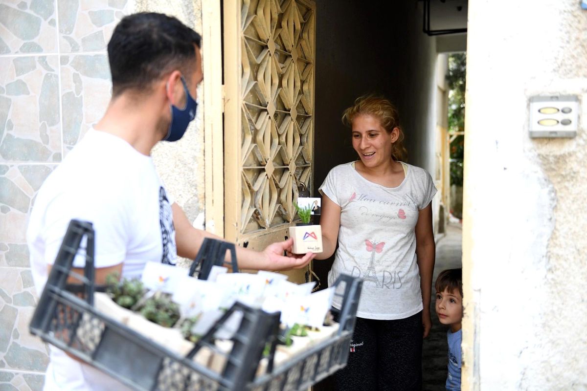 Mersin\'de \'Anneler Günü\'nde 10 bin çiçek dağıtıldı