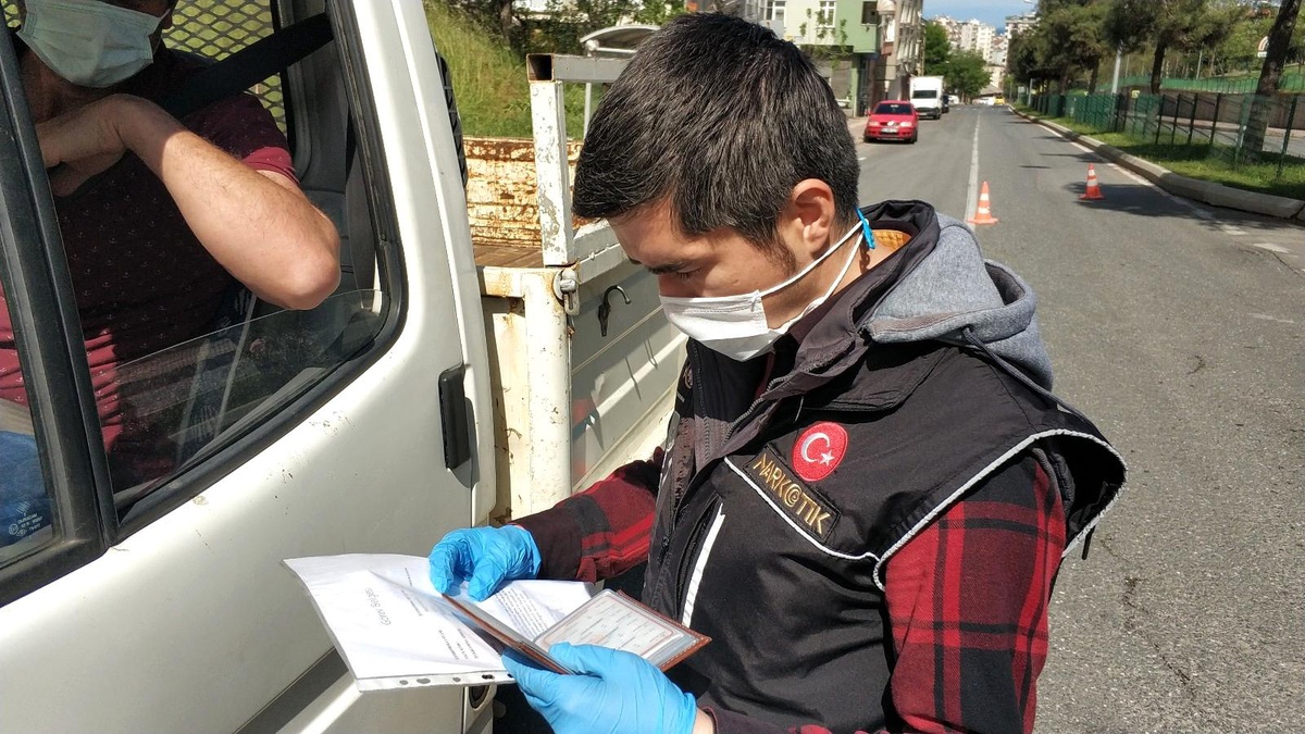 Son dakika! Narkotik polisinden sokağa çıkma kısıtlaması uygulaması