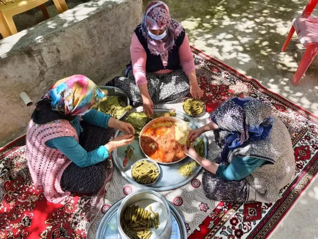 Pandemide toplu iftar yapamayan vatandaşlar ülüş geleneğini canlandırdı Pandemide toplu iftar yapamayan vatandaşlar ülüş geleneğini canlandırdı