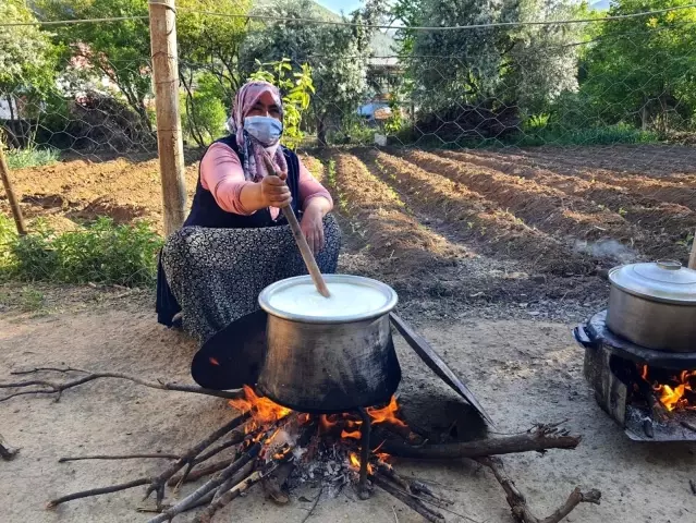 Pandemide toplu iftar yapamayan vatandaşlar ülüş geleneğini canlandırdı Pandemide toplu iftar yapamayan vatandaşlar ülüş geleneğini canlandırdı