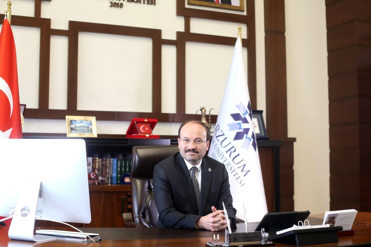Rektör Çakmak: "Ailenin en önemli üyesi annedir"