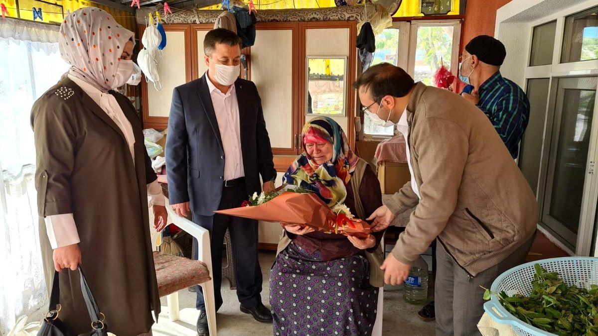 Son dakika haberleri: Şehit annesine "Anneler günü" ziyareti