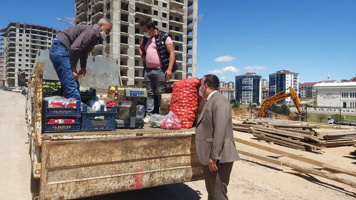 Semt pazarlarına gidemeyenler için \'seyyar pazar\'