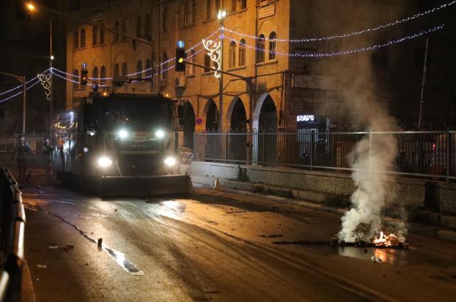 Son Dakika: İsrail polisinden Şam Kapısı'nda toplanan Filistinlilere ses bombalarıyla müdahale: 53 yaralı