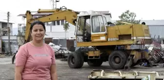'Yapamazsın' diyen eşine inat 2 günde kepçe operatörü oldu