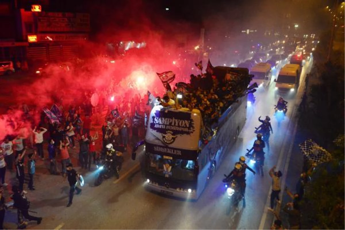 Adana Demirspor\'dan gece otobüsle şampiyonluk turu