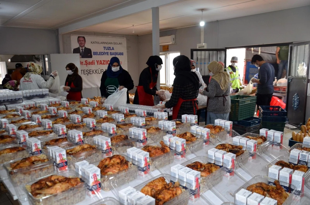 Afrin\'de 100 bin kişiye iftarlık kumanya ve 7 bin gıda kolisi dağıtıldı